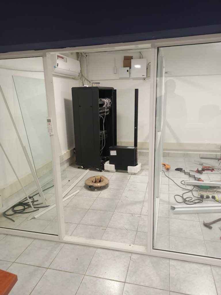 Frameless Glass Partitioning